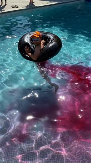 1.9M views · 10K reactions | The easiest way to expose your friends  | UNILAD Tech | Facebook