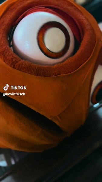 Nemo eyes #puppetry #puppets #underwater #puppeteer #puppetshow #puppetmaking #theatre #puppeteers #marionette #art #findingNemo #puppetmaker #clownfish #artofrisch #puppettheatre #marionettes #puppetsofinstagram #animation #oceanlife #puppetbuilder #puppetbuilding #movement #fish #frischmarionettes #professionalpuppets #puppetdesign #theater #Nemo #puppeteyes