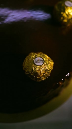 If you love Ferrero Rocher, this is your cake. Layered with chocolate, hazelnut crunch, and pure decadence — freshly crafted and delivered to your doorstep. 🍰💛 | Bakery B