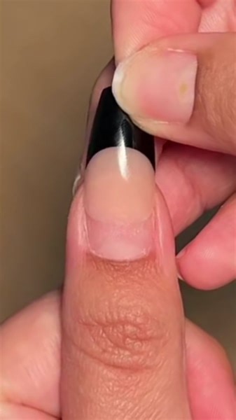 Coffin nails and just ✨✨ for my little chubby fingers #pressons #pressonnails #nails #natstutorials