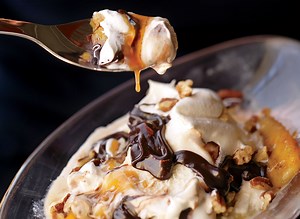 Warm Banana Split in a Rum Sauce Recipe