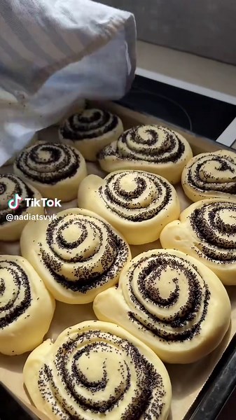 Cinnamon Roll Baking Recipe for Autumn Delights