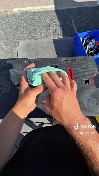 One simple microfibre trick = more clients & more money 💰 Stop wiping wrong. Start standing out. 👇 #fyp #cardetailing #trick #businesstips #microfibre