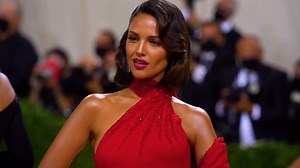 Inspired by the golden age of Hollywood glamour, Eiza Gonzalez’s #MetGala2021 look took over 250 hours to craft and a further 300 hours to complete its intricate embroidery. #VersaceCelebrities #AtelierVersace #EizaGonzalez #MetGala | Versace