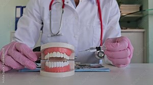 Pain-relieving tooth injections. Injection of anesthetic into gum and anesthesia for tooth treatment. Dental care and pain medications