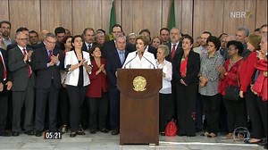 Processo de impeachment aprovado afasta presidente Dilma Rousseff do cargo