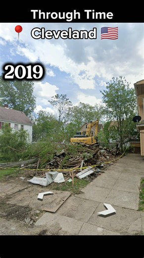 House Through Time: 2014 and 2019... #nostalgia #creepy #abandoned #beforeandafter