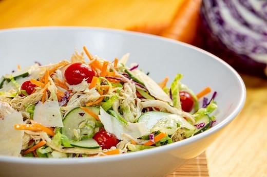 Confira 15 saladas diferentes: receitas deliciosas e práticas | Receitas