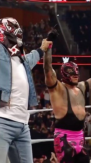 LOOK WHO IT IS! Penta came to the rescue for Rey Mysterio 🤝 #WWERaw