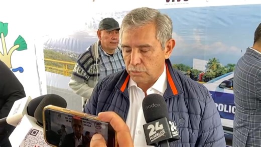 JOSÉ LUIS URIÓSTEGUI HABLA SOBRE EL CASO PANTEÓN DE LA PAZ El presidente municipal de Cuernavaca, José Luis Urióstegui Salgado lanzó un llamado a la Fiscalía General del Estado para realizar una exhaustiva investigación sobre el dece*s0 de Alfonso Díaz, quien fuera titular del Panteón La Paz. De acuerdo con el alcalde, Alfonso habría sido rapt*d0 en las instalaciones del panteón, para posteriormente ser hallado s1n v1da. Urióstegui expresó su solidaridad con la familia de la víctima y aseguró qu