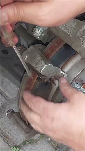 This is how you CHANGE FRONT BRAKE PADS #shorts #change #pads #brake #quickly