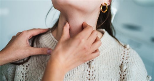 Si vous traînez ces symptômes sur plusieurs semaines, vous souffrez peut-être d’un cancer de la gorge