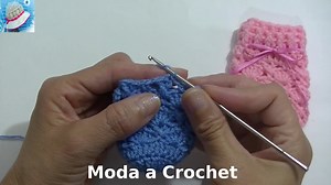 Realización de unas tiernas manoplas en tejido crochet o ganchillo para bebe recién nacido hasta los 3 meses. Puedes conseguir la explicación escrita, gráfico y patrón en el siguiente enlace: ➡ https://www.crochet.com.ar/explicab33.htm Moda a Crochet 👒 | Moda a Crochet
