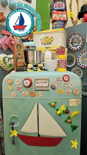 Still shopping? 🎁 Murphy’s Antique Mall is your go-to for unique, last-minute Christmas gifts you won’t find anywhere else. Stop in before the big day! 🎄✨ #antiquestorefinds #southhaven #fyp #christmasgift #shop #vintagevibes | Murphy's Antique Mall