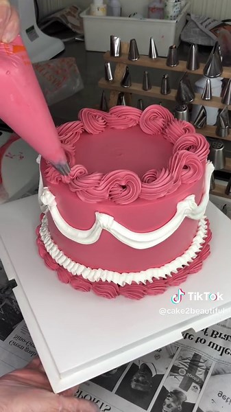 Vintage Cake Piping Tutorial | Buttercream Piping Tips