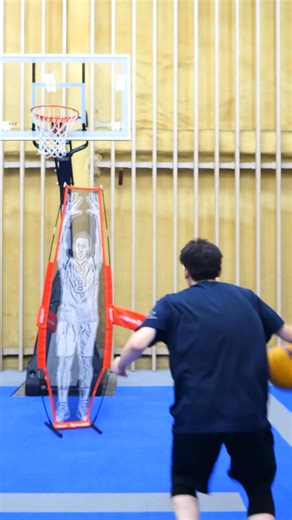 WISH BASKETBALL SCHOOL / ウィッシュバスケットボールスクール on Instagram: ". 【RajonRondo】 試合で盛り上がるアシストパス５選🏀⚡️ ①ネックパス POINT ▶︎キャッチは胸の前でしっかりキャッチ ▶︎2歩目の時にボールを顔の横に移動させる ▶︎首の後ろを通しパスする ②ビハインドパス POINT ▶︎パス出す直前にドリブルを強くつきボールをフワッと浮かす ▶︎パス出す位置をしっかり意識する ▶︎仲間が取りやすい強さでパスを出す ③エクステンドパス POINT ▶︎パスする直前に腕を伸ばす ▶︎ディフェンスの体を避けてパスする ④サイドスローパス POINT ▶︎キャッチした瞬間にパスを出す ▶︎パスを出す瞬間にパス出す方向の手を外側に向けてパスする ⑤スルーパス POINT ▶︎出かければあえてシュートをスルーする ▶︎スルーして相手いる仲間へアシストする 練習する時に見返せるように必ず『保存』しておこう✍🏻 🏀本気で上手くなりたい人はDM📩 🏀無料体験受付中！ 〇コメント・ご質問お気軽にどうぞ！"