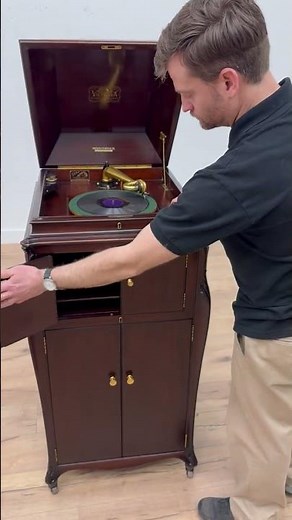 Victrola Record Player Antique Oak Phonograph VV-XVI Records