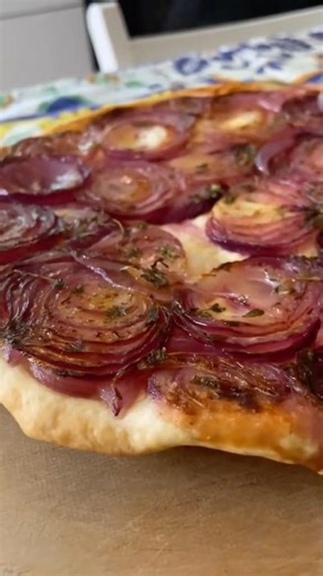 Una Tarte Tatin da leccarsi i baffi 😍 #ricetta #recipe #fattoincasa #homemade