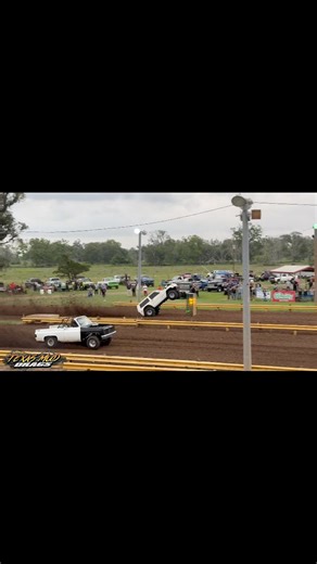 7.5K views · 151 reactions | Mazorka Turbo Ls Jeep Cherokee vs JJ Manues Nitrous Powered Small Block #turbo #nitrous #smallblock #dirtdrags #wheelie #jeepgrandcherokee #squarebody | Texas Mud Drags | Facebook