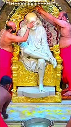 Shri SaiBaba MangalSnan😍#saibaba #therealsoulshirdisai#shirdi #shorts #short #omsairam#shirdisaibaba