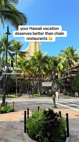 Your Hawaiʻi vacation deserves better than chain restaurants. 👀🌺 You didn’t come all this way to eat the same food you can get back home. 🍜 From fresh poke and tropical fruits to family-owned favorites and hidden Chinatown gems, there’s a whole world of local flavor waiting to be discovered. Come hungry and let us show you a side of Honolulu you can actually taste. 🤙🥢 📍 Join Hawaiʻi’s #1 Chinatown Food Tour 🎟️ Book direct through the link in our bio & save 10%! #hawaii #oahuhawaii #hawaii