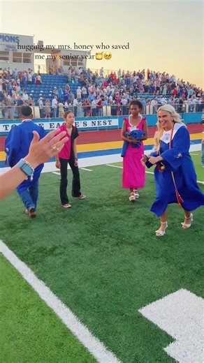 Heartfelt Graduation Tribute to Mrs. Honey