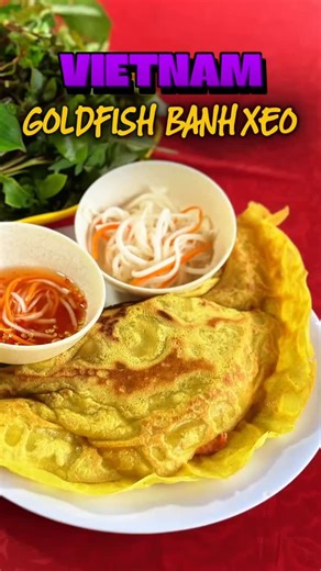 Ms. Yummyface | Vietnam Food Expert on Instagram: "Eating bánh xèo changes as you travel from Central Vietnam down to the South. The size, the fillings, and even the vegetables served alongside it all shift by region. In Central Vietnam, bánh xèo is smaller and more personal. As you move south, it becomes dramatic. Giant, golden, and overflowing with fillings. Southern Vietnamese food reflects the people themselves, generous, social, and made to be shared. That is why southern bánh xèo is ginorm