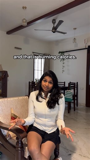 Aparna | Fitness & Nutrition Coach on Instagram: "If you watched the entire video and you’re still here, have you had this happen to you… HIIT classes with weights, pick up light dumbbells and do a ton of combination exercises, feel tired and sweaty at the end of every session— but long term don’t see the results you want Look if you’re starting out, or your goal is just to keep your body active — these exercises work But real strength, body change, and a fit body come from structured strength t