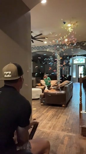 96K views · 1.8K reactions | Cat and mouse 藍 #pranks #coupleprank #couplepranks #reels #bestpranks #coupelgoals | Lindy and Jlo | Facebook