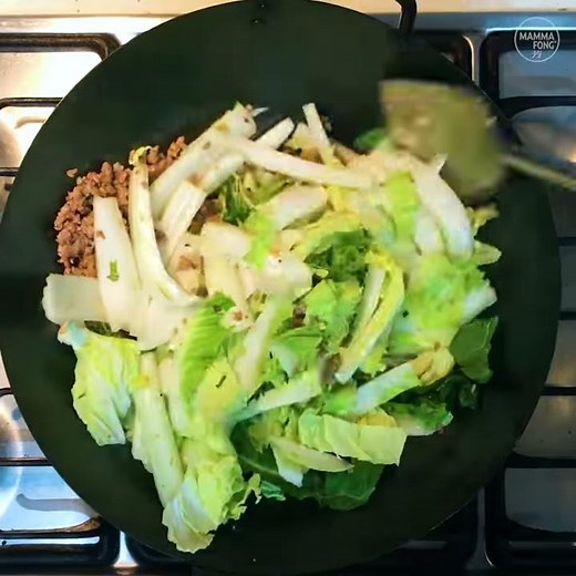 [1-MIN WOK OUT💪🏼] How to make Chinese Cabbage (Wombok) Stir Fry w/ Pork Mince (肉碎炒大白菜) quick & easy.