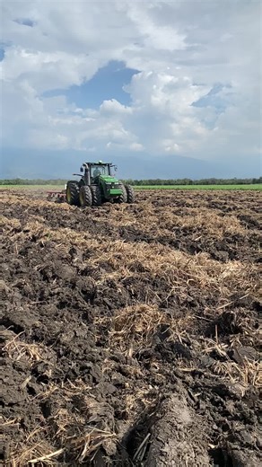 Exploring the John Deere 310R, 320R, and 295R Tractors