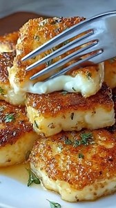 🧀 Crispy Golden Fried Cheese Bites (Melty Inside!) These irresistible crispy cheese bites are golden and crunchy on the outside, soft and creamy on the inside—perfect as an appetizer, snack, or party food. ⏱️ Time Prep: 10 minutes Cook: 10 minutes Level: Easy 🧾 Ingredients (serves 4) 300 g (10 oz) cheese (halloumi, mozzarella block, or scamorza work best) 1 egg 50 g (½ cup) flour 70 g (¾ cup) breadcrumbs or panko ½ tsp garlic powder (optional) ½ tsp dried oregano or thyme Salt & black pepper O