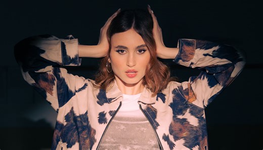 Charlotte M tra successo e rischio di essere sessualizzata: “Problema non mio, ma di chi ha quello sguardo”