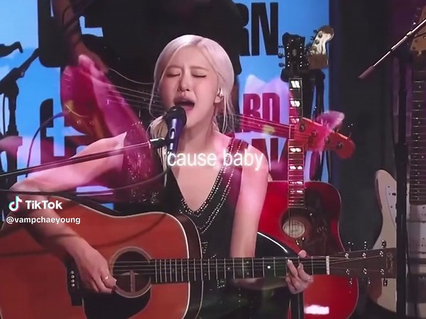 Rosé Performs Wonderwall: A Captivating Tribute