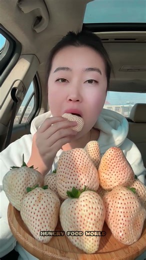 White Staberry Eating 😋🤤 #mukbang #mukbanghorfun #koreanfood #food