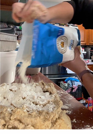 Recipe courtesy of our Mennonite neighbors. It’s definitely not as good as when they make it and deliver it to us, but it’s pretty dang close 🤤😅 #bread #oatmealbread #food #farmwife #baking