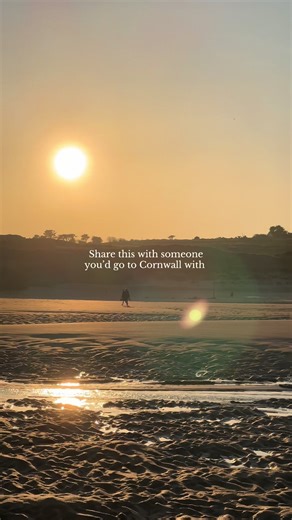 Beautiful coastline, amazing food and a slow pace of life. Cornwall is for relaxing, resetting and getting outdoors. Long hikes, short walks, watching the sunset, having a pasty on the beach. It’s always better to share the moments with someone else as well. Who would you take to Cornwall ? #creeksidecottages #cornwall #uktravel #outdoors #winterescape