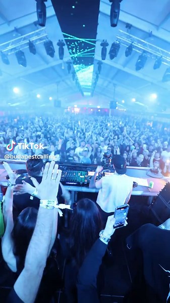 Brutál jó bulit csinált 𝐌𝐀𝐓𝐇𝐀𝐌𝐄!🔥 A 𝐿𝑜𝑣𝑒 𝑆𝑜𝑚𝑒𝑏𝑜𝑑𝑦 refrénjét együtt énekeltük, a tömeg egy emberként élte a bulit — elképesztő hangulat volt!🙌 Világszínvonalú esemény volt, KÖSZÖNJÜK nektek! ❤️🙏 Felavattuk az Óbuda Bayt és megszerettük nagyon az új otthonunkat. 🫶 Minden alkalommal egyre jobb lesz! 👉Találkozunk a következő melodic techno bulin december 6-án: CHRIS AVANTGARDE x KAS:ST x HENRI BERGMANN | Cineversum @ Óbuda Bay & Cinema Hall x DEC06 Kellemes hétvégét, jó pihen