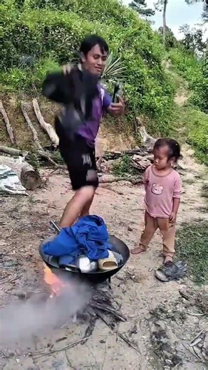 The funniest thing in the world: watching a phone cook and the resulting outcome. #funniestmoments