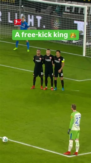 When you realise Maximilian Arnold has scored two of the 𝐜𝐫𝐚𝐳𝐢𝐞𝐬𝐭 free-kicks in #Bundesliga history! 😱 VfL Wolfsburg | Bundesliga