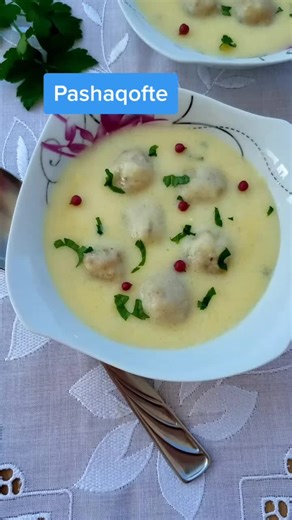 Pashaqofte ose Supë me Qofte: Receta Tradicionale