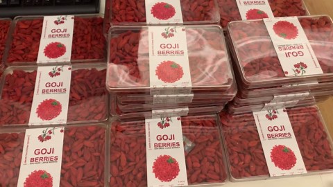 Goji Berries –Superfoods Organic Goji Berries.Extra Large Dried Berries– Vitamin A, Antioxidants, Fiber – Wolfberry - Large Berry Form, 100% Natural Sun-Dried Whole Fruit, Non-GMO & Vegan(8.68oz,box)