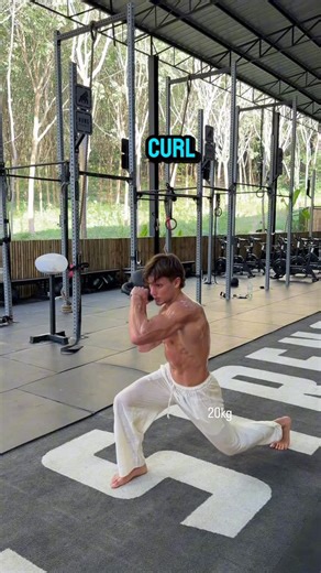 M A X I M I L I A N 🇸🇰 on Instagram: "Save this: CRAZIEST FUNCTIONAL WORKOUT Format: 1. 60 sec SINGLE KB → 60 sec DOUBLE KB 2. Rest 30 sec between each set 3. Then drop weight and repeat. 4. When you reach the end, go back up (that’s the pyramid). 5. For the single side move switch after the ENTIRE round is complete. Goal: complete the full up + down pyramid 4x. You can try the moves I’ve shown or choose your own moves as long as you’re working from a heavy weight and going down to a lighter w