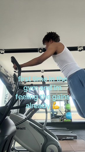 First Time Gym: Feeling the Bicep Gains!