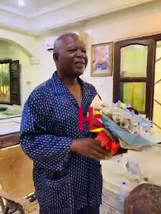 Je m'en veux tellement d'avoir blessé mon papa et j'aimerai que vous lui demandez PARDON pour moi 🥺 𝐍𝐎𝐒 𝐂𝐎𝐍𝐓𝐀𝐂𝐓𝐒 : 📱 (𝟐𝟒𝟐) 𝟎𝟔 𝟖𝟑𝟕 𝟑𝟕 𝟐𝟒 (𝐖𝐡𝐚𝐭𝐬𝐀𝐩𝐩) 📧 𝐜𝐨𝐧𝐭𝐚𝐜𝐭@𝐡𝐨𝐬𝐭𝐢𝐞𝐬𝐮𝐫𝐩𝐫𝐢𝐬𝐞𝐬.𝐜𝐨𝐦 | Hostie's Surprises