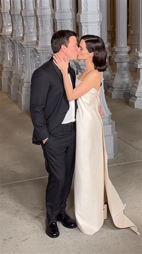 People Magazine on Instagram: "#ZoeyDeutch and her fiancé couldn’t resist sharing a kiss at the LACMA Art + Film Gala. 😍"