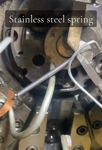 We are a factory that specializes in the production of springs, capable of providing customized products to meet various requirements. Our springs are exported to over 30 countries, covering a wide range of industries such as automotive, electronics, medical equipment, and machinery, with a diverse range of specifications available.#Stainlesssteelspring #sourcefactory #hardware #mechanics #sourcefactory