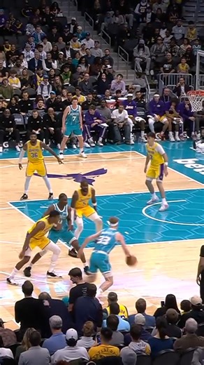 Marcus Smart (7 STL) was gritty and disruptive on the defensive end in the Los Angeles Lakers' win 🔒 #NBAPhilippines #NBAHighlights | NBA Philippines