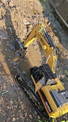 RC Excavator HUINA Mud Controller #rcexcavator #rcconstruction #automobile #excavator #shorts
