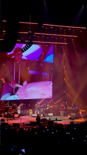 Vince Gill "Don't Let Our Love Start Slippin' Away" live with Keith Urban at Bridgestone Arena Nash.